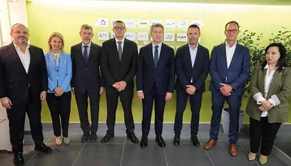 Foto de La AEQT traslada a Alberto N��ez Feij�o la necesidad de reforzar la competitividad de la industria qu�mica