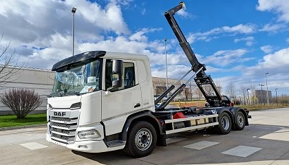Foto de DAF XD 450 FAN 6x2 con Multilift OPTIMA: soluci�n optimizada para aplicaciones de gancho junto a MYCSA