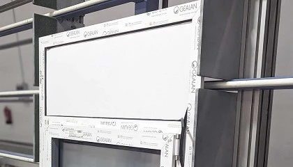 Foto de Innovaci�n en la rehabilitaci�n: soluci�n de tapajuntas t�cnico en PVC para el registro de persiana enrasado