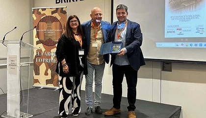 Foto de Reconocimiento de la APP a nuestra revista Pavimentos y Revestimientos, durante su 11ª Convención Nacional