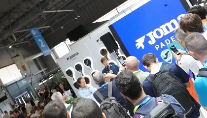 Foto de Joma presenta en el PWS su nueva colecci�n de palas