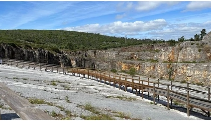 Foto de Setor da pedra natural apoia requalifica��o dos passadi�os do Monumento Natural das Pegadas de Dinoss�urios