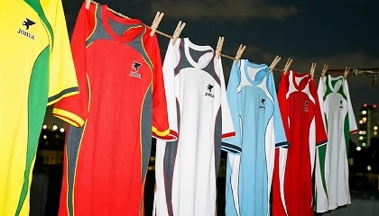 Foto de La emoci�n compartida del f�tbol impulsa la nueva colecci�n retro de Joma