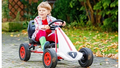 Foto de Vehículos montables, juguetes para fomentar la motricidad y el equilibrio
