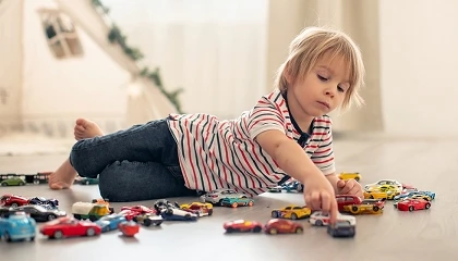 Foto de Vehículos tamaño reducido, juguetes que favorecen la destreza manual
