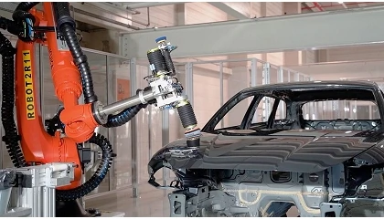 Foto de Sistemas de calha articulada da igus para rob�s industriais aumenta a produtividade na f�brica de autom�veis espanhola da SEAT