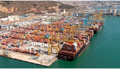 Foto de Los puertos espa�oles recuperan el crecimiento hasta mayo impulsados por los graneles l�quidos y los contenedores