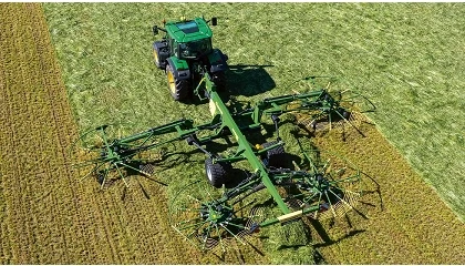 Foto de Swadro TC 1250 Pro, el hilerado central con 4 rotores de Krone