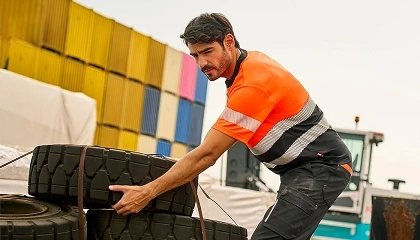 Foto de Velilla incorpora tejidos reciclados y protecci�n solar a su gama de alta visibilidad de algod�n