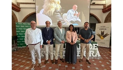 Foto de El consejero de Castilla y Le�n vincula la gesti�n del territorio a la actividad agraria y reclama menos trabas para el sector