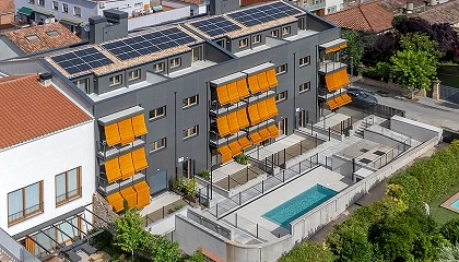 Foto de La Termal: ventilación a dos escalas para catorce viviendas de energía positiva