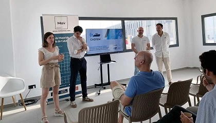 Foto de CASFEM presenta la carga sin cables de una embarcaci�n el�ctrica