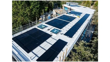 Foto de Solu��o de cobertura Renolit Arkoplan aumenta em 8% o rendimento dos pain�is solares