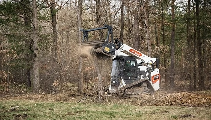 Foto de Bobcat, el papel clave de maquinaria compacta en la prevención de incendios