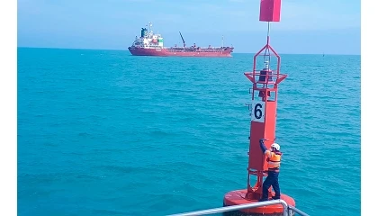 Foto de PortCastelló incorpora balizamiento inteligente con GPS para reforzar la seguridad de la navegación