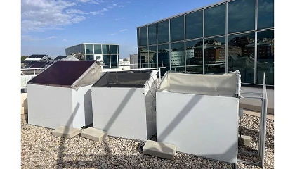 Foto de Un estudio comprueba que los paneles solares semitransparentes reducen la temperatura y las necesidades de riego en invernaderos
