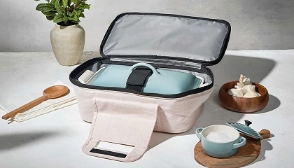 Foto de Le Creuset lanza una bolsa tote bag rectangular para transportar sus fuentes