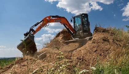 Foto de Develon lanza la nueva miniexcavadora DX35Z-7 mejorada