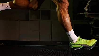Foto de PUMA viste de Sunny Lime sus principales zapatillas de competición