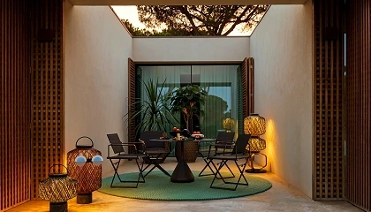 Foto de Dedon convierte el tejido artesanal en esculturas de luz para exterior