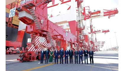 Foto de BEST incorpora dos nuevas grúas de muelle para operar los mayores portacontenedores