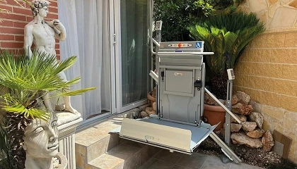 Foto de ¿Vertical o inclinada? Cómo elegir una plataforma salvaescaleras