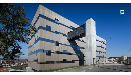 Foto de Navarra aplica fachada de vidro no Hospital Terra Quente