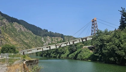 Foto de Desmontaje de pasarela atirantada sobre el r�o Narcea