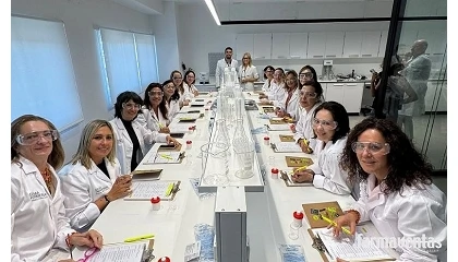 Foto de Postgradum lleva a sus alumnos de dermocosmética al laboratorio de Gema Herrerías