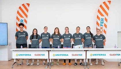 Foto de Clickfer, patrocinador principal del equipo s�nior femenino nacional del Club Baloncesto Laracha