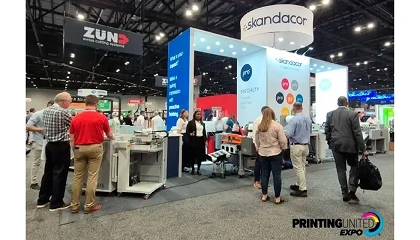 Foto de Skandacor muestra su tecnolog�a de laminaci�n y embellecimiento en Printing United Expo 2026