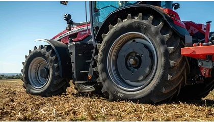 Foto de BKT dise�a tres medidas del Agrimax V-Flecto VF para el MF 7S Mark 2