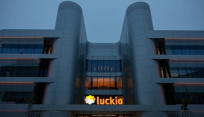 Foto de La iluminaci�n transforma por la noche la nueva sede de Luckia en A Coru�a