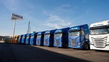 Foto de IVECO entrega 400 S-Way a tres operadores de transporte de Almer�a