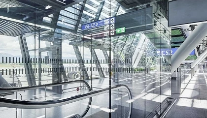 Photo de Pyrobel-T, el vidrio resistente al fuego XXL, ideal para grandes proyectos arquitectónicos