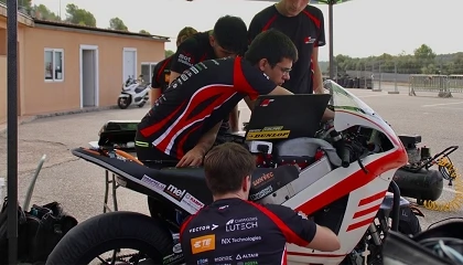 Foto de MotoSpirit prepara su nueva moto eléctrica para competir en MotoStudent
