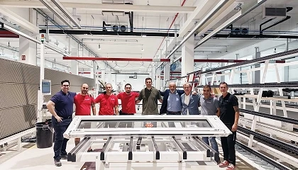 Foto de K�Line fabrica la primera ventana en su nueva factor�a de Lli�� de Vall