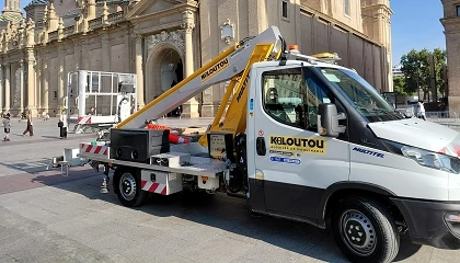 Foto de Una Multitel 160 ALU en los preparativos de las Fiestas del Pilar de Zaragoza