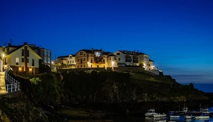 Foto de Tapia de Casariego (Asturias): transformaci�n lum�nica que responde a la exigencia del entorno