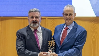 Foto de AIQBE reconoce la trayectoria investigadora de Jos� Manuel And�jar en sus IX Jornadas T�cnicas