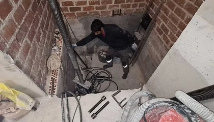Foto de GeoNovatek usa micropilotes para asegurar la instalación de un nuevo ascensor