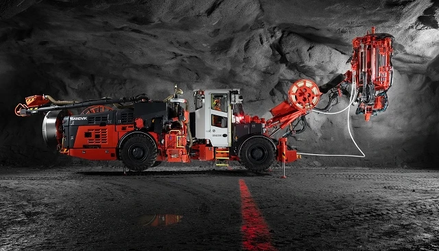 Foto de Sandvik presenta la primera bulonadora eléctrica del mundo