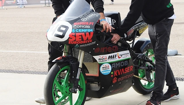 Foto de AMOB apoya el proyecto MotoStudent FEUP