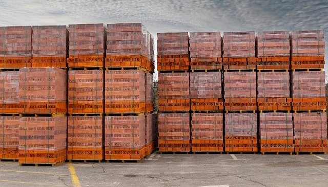 Foto de Una veintena de asociaciones españolas piden a la UE excluir los filmes plásticos del objetivo de reutilización en el transporte de mercancías