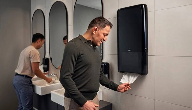 Foto de El nuevo Tork PeakServe Automático facilita la gestión de los aseos con mucho tránsito