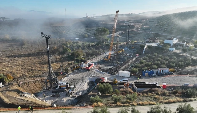 Foto de La variante de Loja contará con AVE gracias al apoyo de innovadora maquinaria Liebherr de Pilotes Sánchez