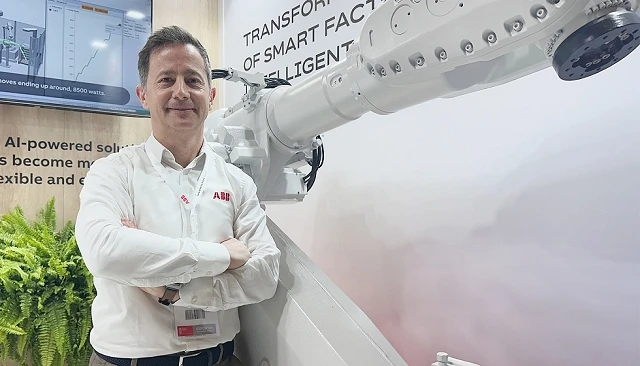 Foto de ABB Robotics muestra su tecnología robótica avanzada en BIEMH 2026