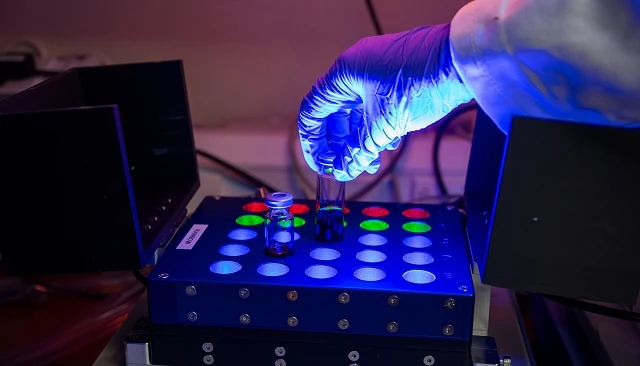 Foto de Un hallazgo inesperado abre nuevas vías para modificar fármacos con luz y sin metales