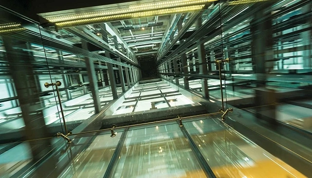 Foto de Habilitar la innovación mediante una plataforma de IoT que opera junto al controlador del ascensor sin modificar la cadena de seguridad certificada