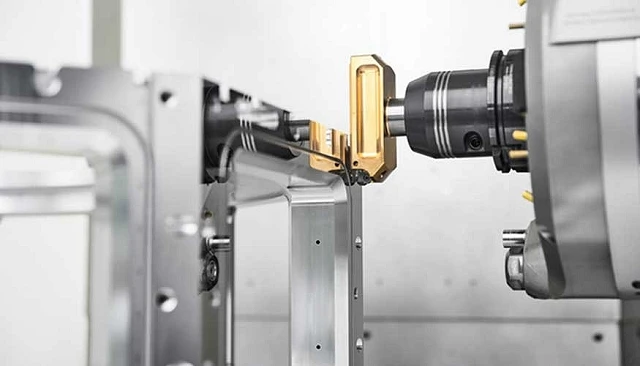 Foto de Automatización y transformación digital (DX) en el sector de datos y semiconductores